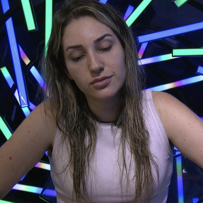centralreality's tweet photo. Amanda: “Aqui tem muita gente que se envolve nas brigas dos outros, eu não sou assim! Essa sou eu, espero que estejam gostando.” #BBB23 https://t.co/aCWHZQcAss