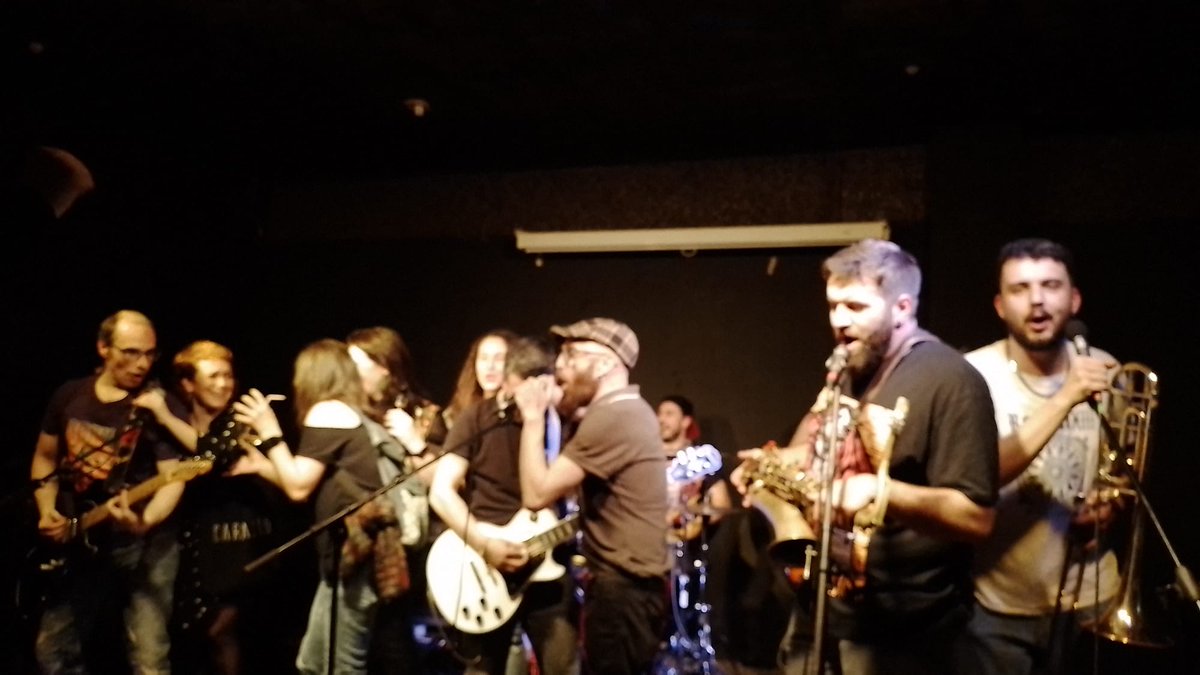 TrapalladaEoe's tweet photo. 🔥 Uns días e seguimos cos concertos: próxima parada @salakarma coa familia da @Quinkillada!
#TrapalladaEoé #AoVivoNaPobra #NovoDisco #Presentación #Ferrol #Xira2023 #Ska #Punk #Rock #Reggae #Galiza #Montealto #ACoruña #Maskarpone #Artabria #CulturaPopular #Musica https://t.co/Kcw5m2JL6m