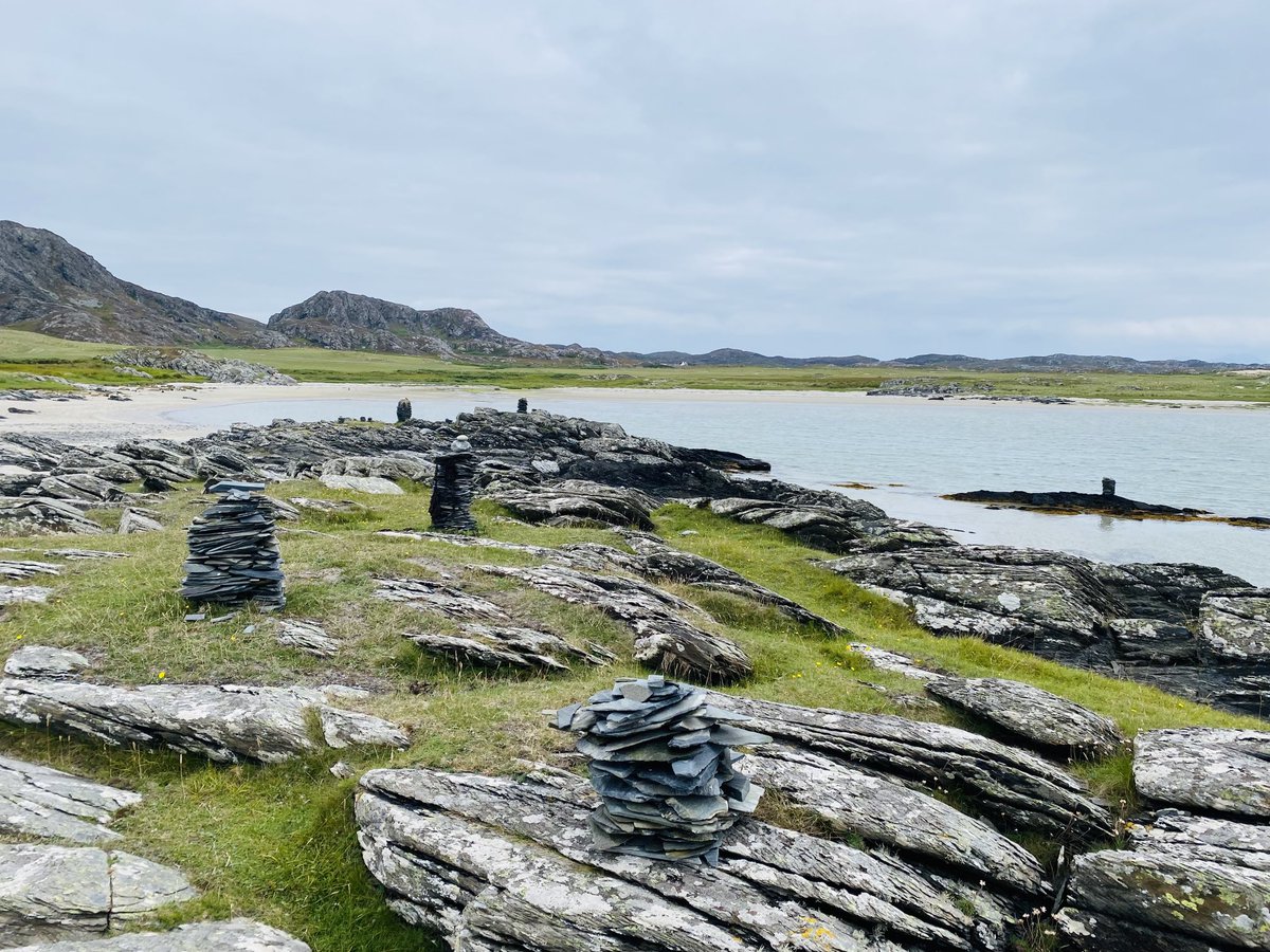 Traigh an Tobair Fhuair is a little gem on the west coast of the fabulous Isle of Colonsay. A peaceful and idyllic spot next to the golf course and boasting an impressive collection of slate cairns.