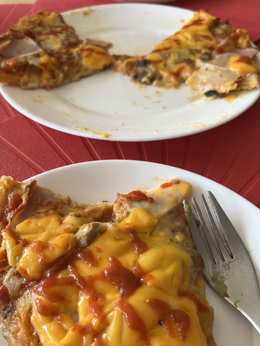 lynnarey's tweet image. Our super tipid 🍕late lunch/snacks/early dinner 😄 for only Aed10 or PHP150
#yummy #tipidmode