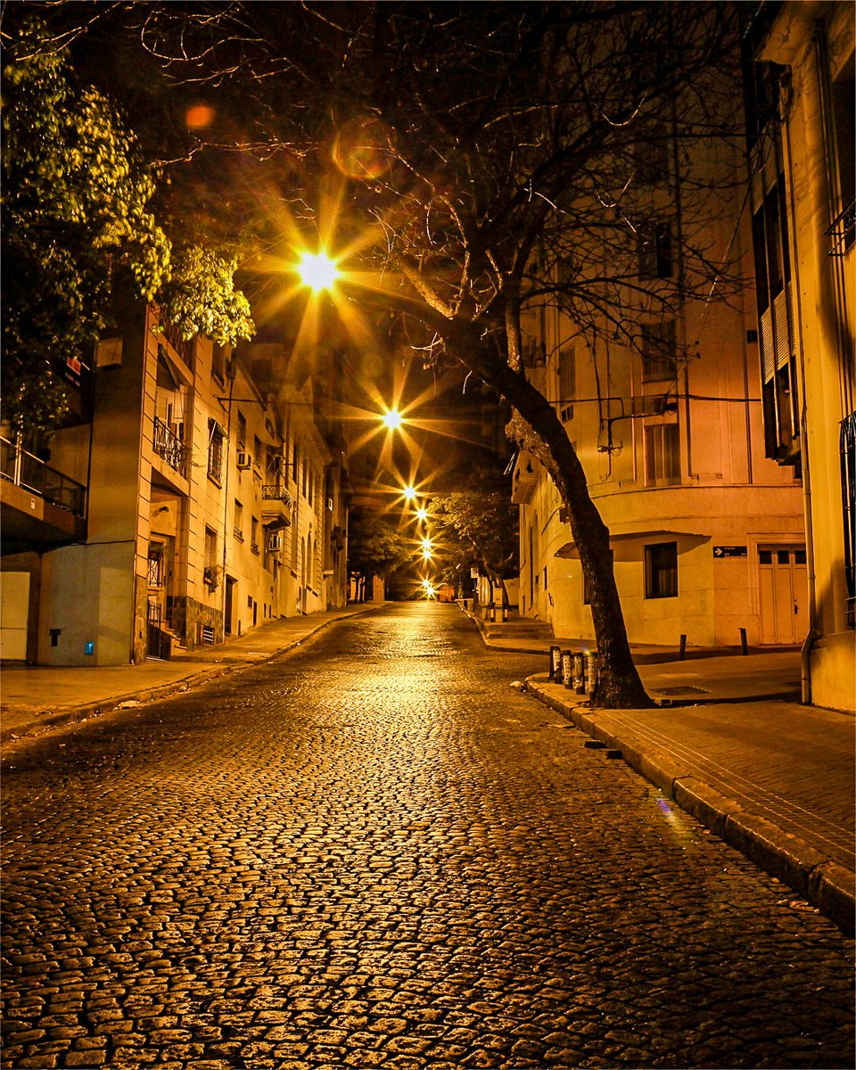 AlertaRosario's tweet photo. Rosario nocturna
Laprida esq. Urquiza. https://t.co/AQNuMakG9r