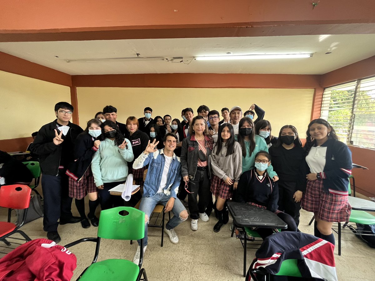 Imágenes de la gira de Escuelas de <a href="/AlexisSiles/">Alexis Siles</a> por la ciudad de #Xalapa #Mexico