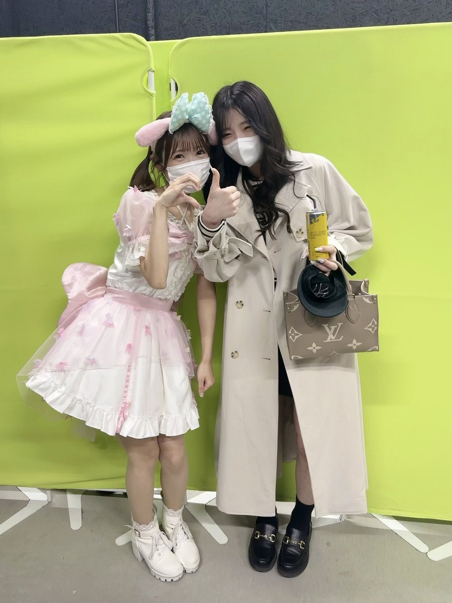_nami_sakamoto's tweet photo. あみちゃんが観にきてくれたの🥹♡
だいすきいいいいい🫶🏻

そしてAKIRA先生にも久しぶりにお会いできて嬉しかったです😳

名札忘れたけど怒られませんでした .ᐟ.ᐟ
動線は今も守ってます👍🏻

グリーンバックだからプリクラみたい😂 https://t.co/1CHsTMtthy