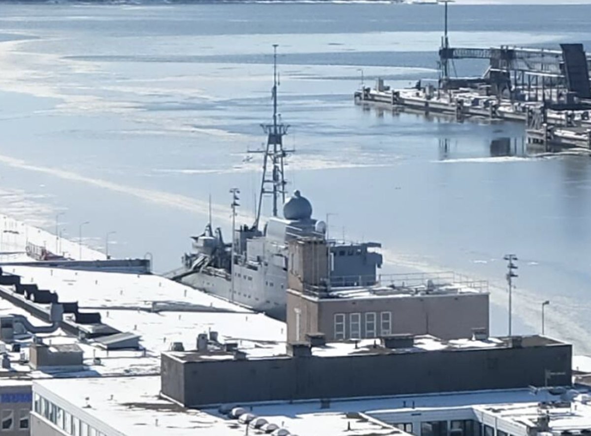 WarshipCam's tweet photo. German Navy Oste-class electronic surveillance vessel FGS Oste (A52) in Helsinki, Finland - March 12, 2023 #fgsoste #a52
SRC: webcam https://t.co/JFr66R97Sa
