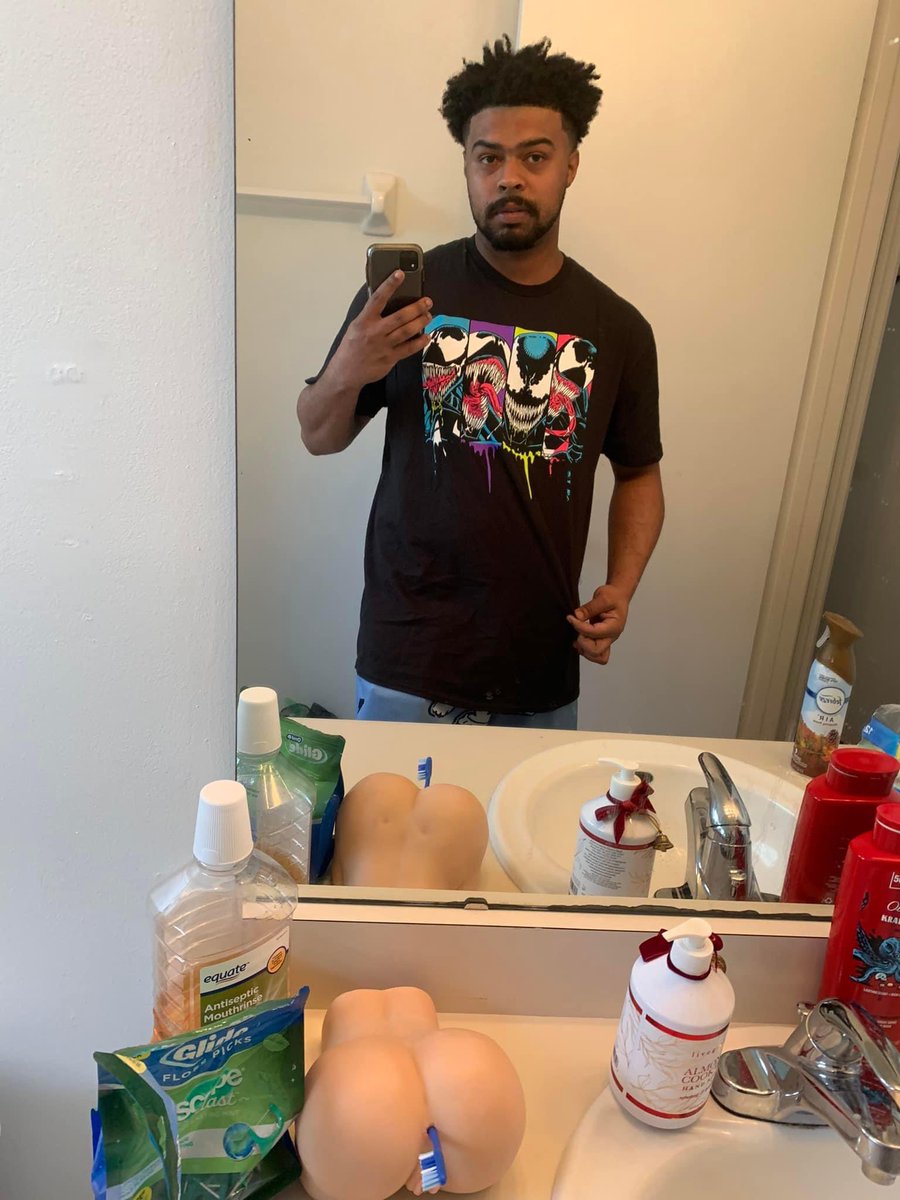 IslamicPatriots's tweet photo. Damn my shirt looks fresh af https://t.co/YQMHTcV0OM