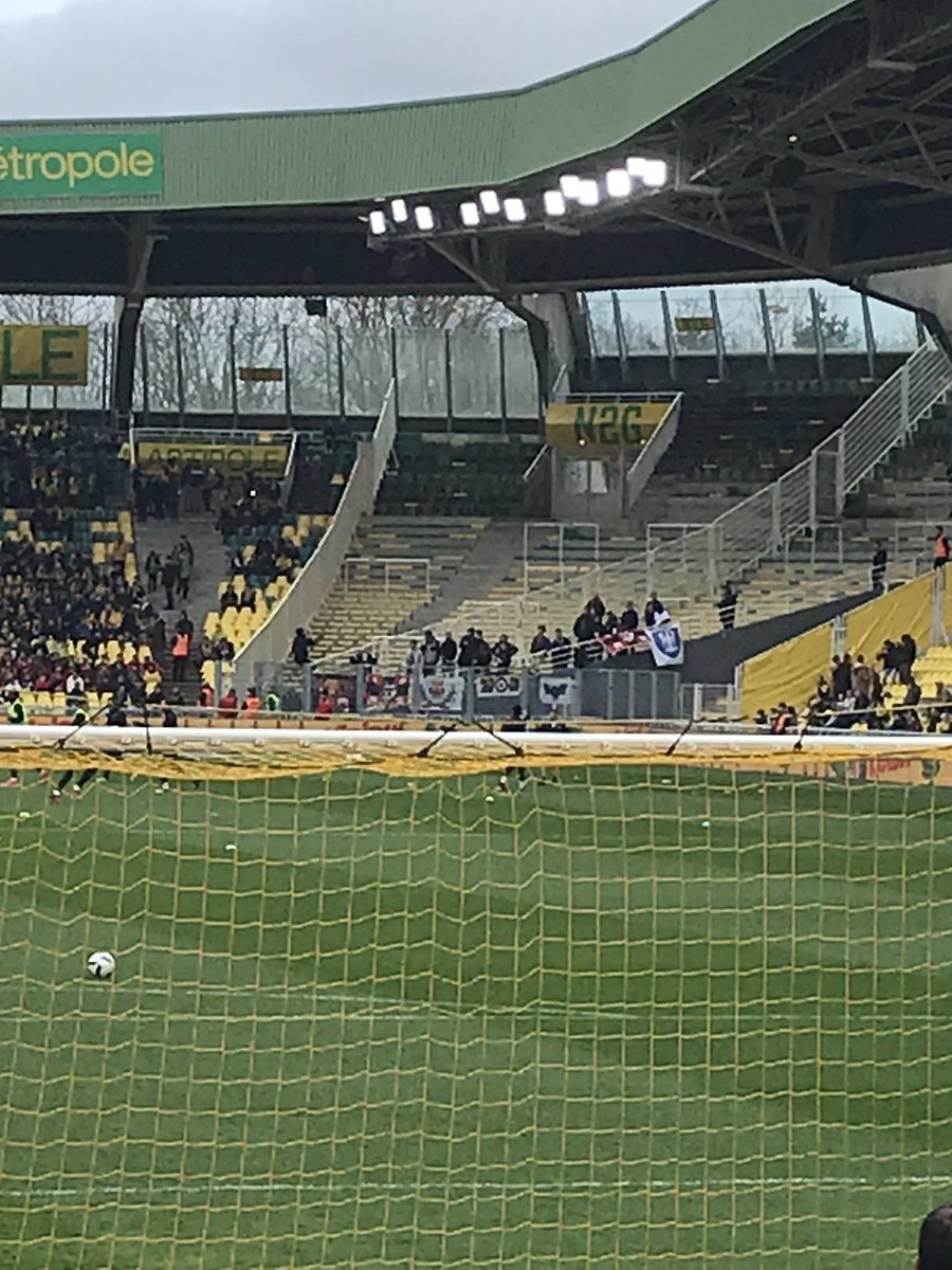 FcnPyroz's tweet photo. Les supp de l’ #OGCNice plus nombreux qu’au Stade de France 👏🏼 #FCNOGCN https://t.co/M7HwaPNlZ3
