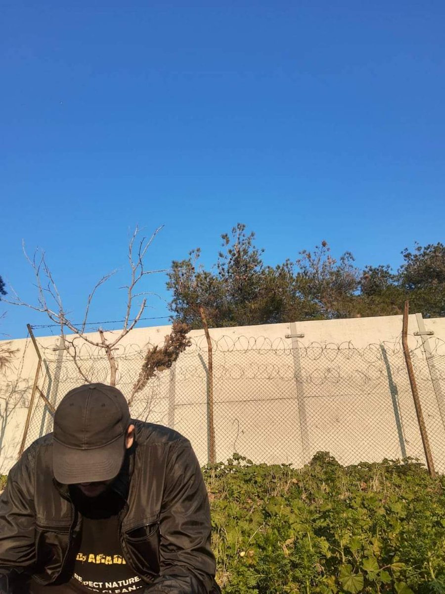 OpColombaApg23's tweet photo. #GRECIA “Questo adesso è un carcere libero”, così lo descrive un ragazzo congolese che vive al campo di #Ritsona. Il governo ha reso sempre più difficile la presenza di organizzazioni all’interno del campo
https://t.co/cxm570nYqK
#dirittiumani #confini https://t.co/dFf7ekhZai