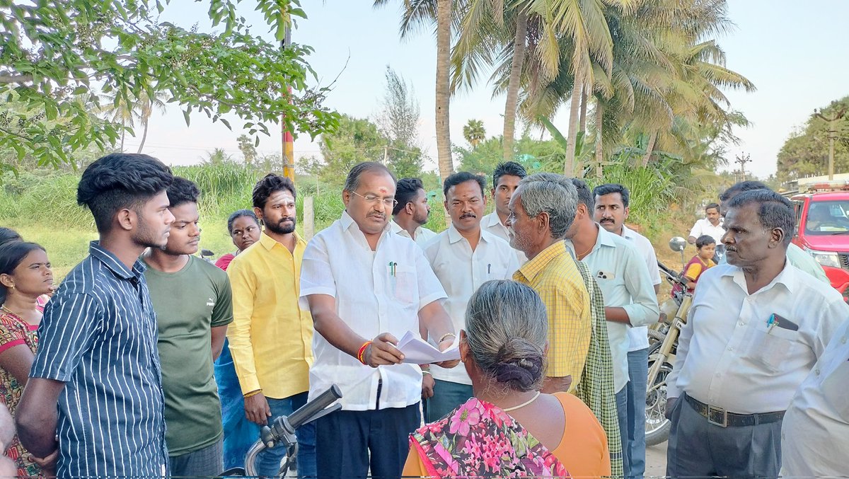 SalemPmkIT's tweet photo. #சேலம் ,மக்கள் சந்திப்பில் 
@arulramadassMLA அண்ணன் அவர்கள்..
#இல்லம்_தேடி_MLA 
#PMK #Salem 🇷🇴 https://t.co/vcQknKmVab