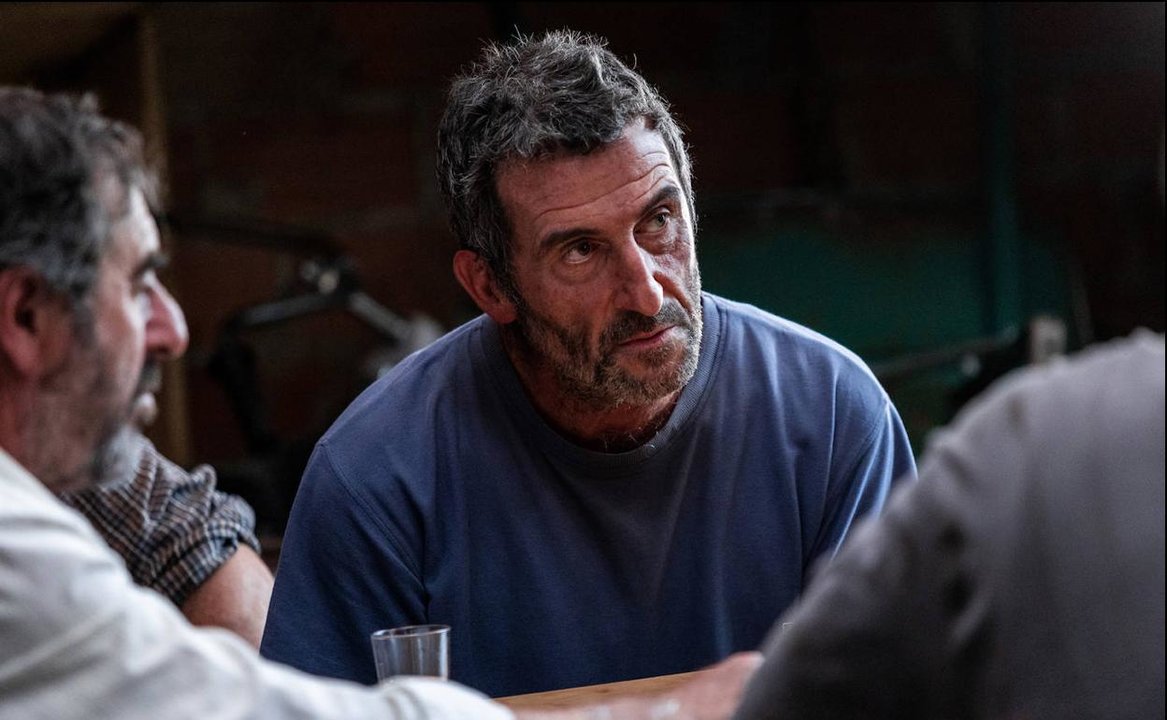 Anoche vi "As bestas".  Me pareció una película tan extraordinaria como la actuación, magnífica, de <a href="/LuisZahera/">Luis Zahera</a>, que sin duda es uno de los más grandes actores españoles de su generación. Mis respetos.