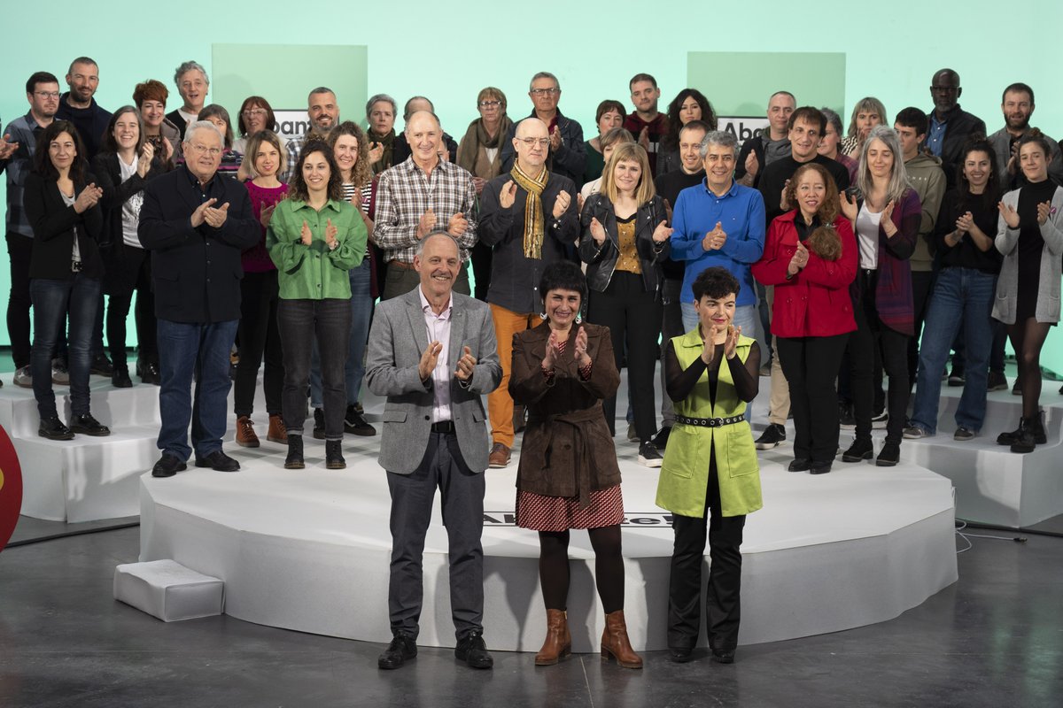 EAnafarroa's tweet photo. Nafarroak dituen erronkei aurre egiteko talde prestatua eta konprometitua. Zuekin Nafarroak #Abante egingo du! https://t.co/2H7qZ88vLL