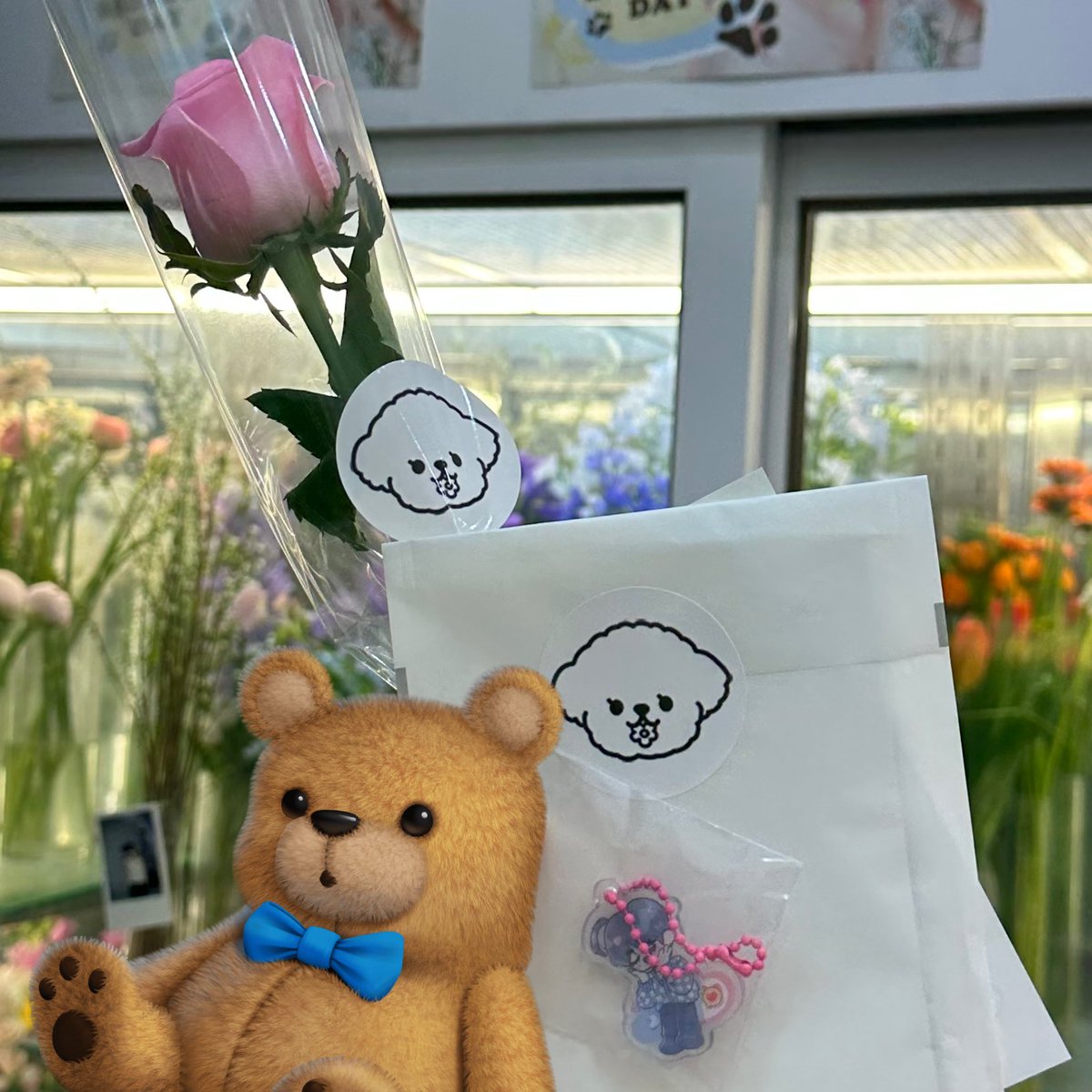 txt_to_txt's tweet photo. 주리플라워 🧸

오늘의 첫번째 목적지 !!
선착 들어가서 키링도 받게 됐는데 너무 귀여워서 받자마자 울고 싶어졌어요 🥹🥹 

예쁜 이벤트 너무너무 감사드리고 고생 많으셨어용 🫶🏻🌸

#봄을물어온강아지
#Spring_puppy https://t.co/8Jb8x29Q6Z