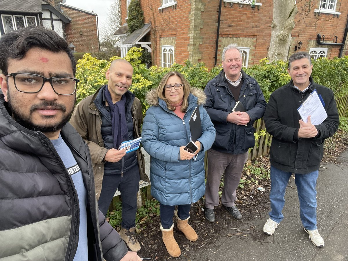 BobBlackman's tweet photo. Excellent street surgery in #Stanmore this morning with Councillors @marilynashton4 & #PhilipBenjamin, local activist #Bhavin & special guest #MozammelHossain Strong support for @HEConservatives @HAConservatives #torydoorstep #HarrowEast https://t.co/HzNu4q410X