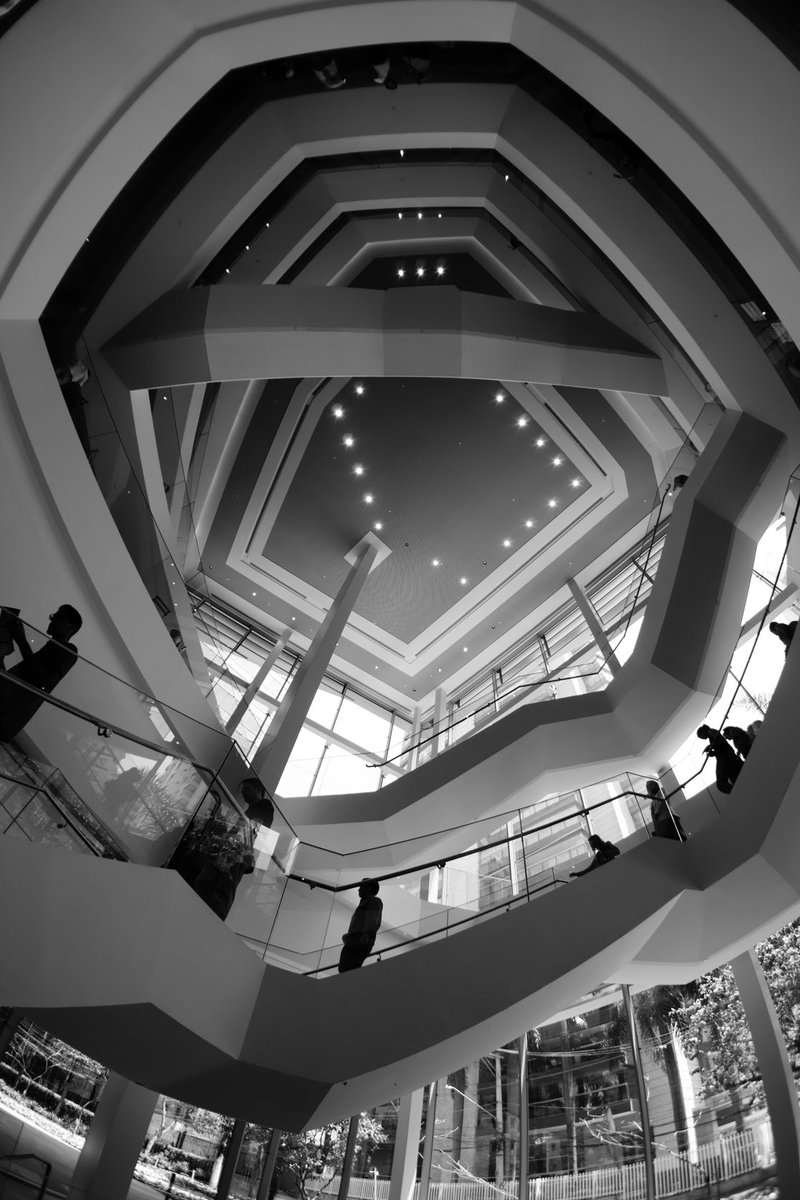 ImbFrank's tweet photo. The #b32 #theatre #teatrob32 #saopaulo #sãopaulo #brazil #brasil is the technologically most advanced complex of its kind on #amarican continent. The building and the entire installation is a great breathtaking experience. #architecture #urban #street #bnw #photography https://t.co/mYK3klm6nu