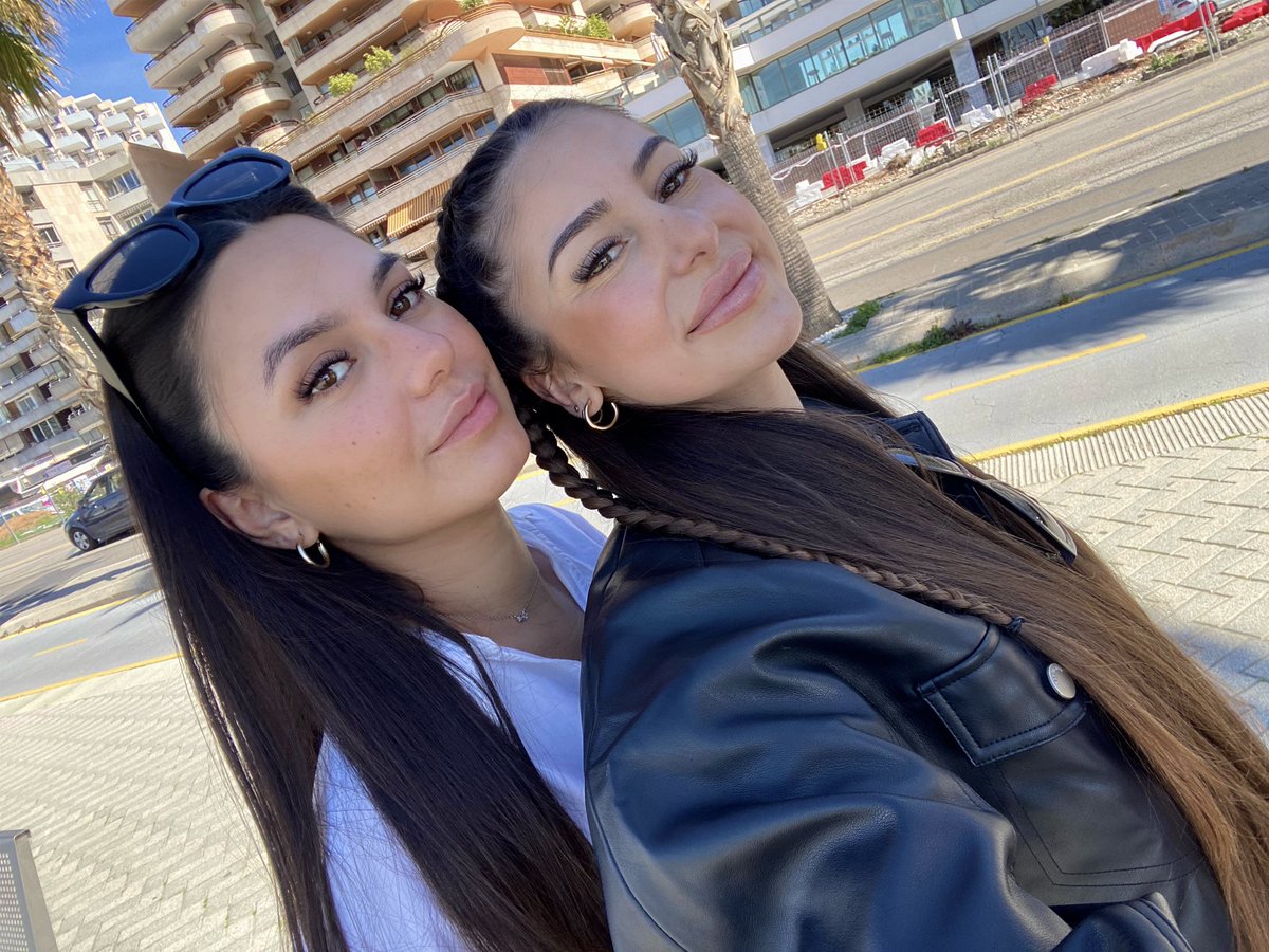rebecafuster's tweet photo. Y la más bonita👯‍♀️ https://t.co/FM18HCrWLG