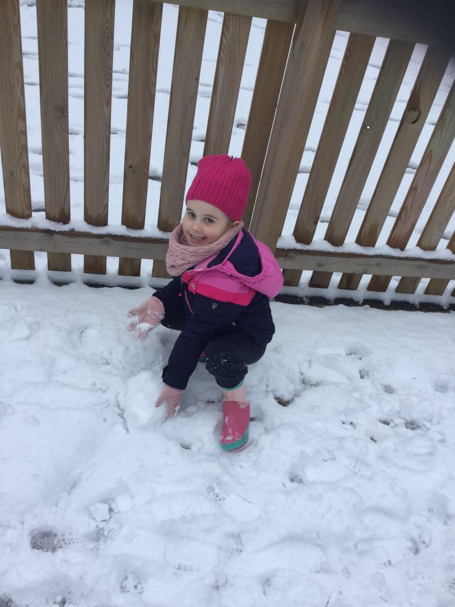 PolycarpSchool's tweet photo. #eyfs #snowday #eyfslearningthroughplay https://t.co/zYeb8eJocO