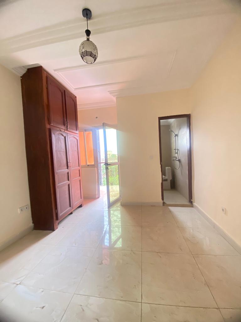 One_Immobilier's tweet photo. #douala #logpom
Appartement à louer à Logpom Bassong
01 Salon
02 chambres
02 douches
01 cuisine
Balcons
Parking
Forage
Gardien
Prix: 170.000 f/mois x 12
620216394
https://t.co/UmaA1moEE4
#investirimmobilier #oneimmobiliergroup #immobilierdeluxe237 #appartement #immobilier https://t.co/8B6mXXXEbd