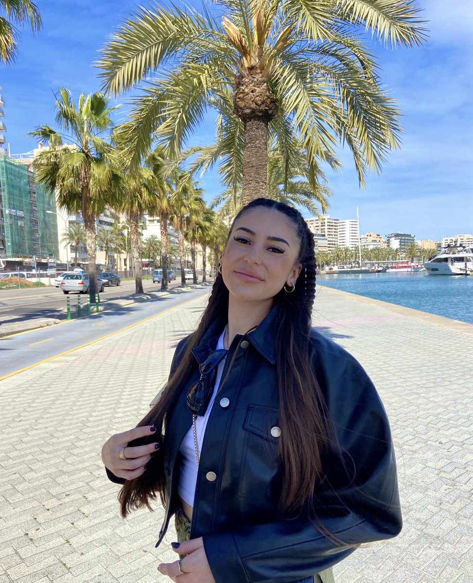 rebecafuster's tweet photo. 🖤☀️🌺🌴 https://t.co/YJAUOg5s2M