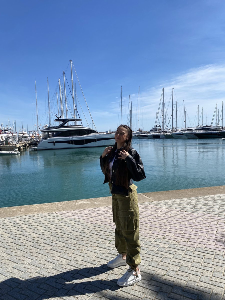 rebecafuster's tweet photo. 🖤☀️🌺🌴 https://t.co/YJAUOg5s2M