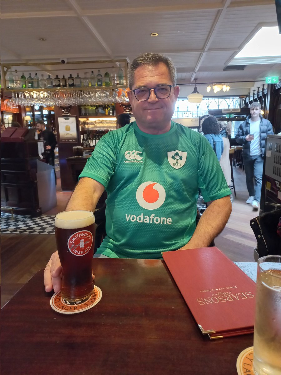 FERCHOLISTA's tweet photo. En Searsons, esperando para ver el partido con buen ambiente. https://t.co/iId3FY77Eh