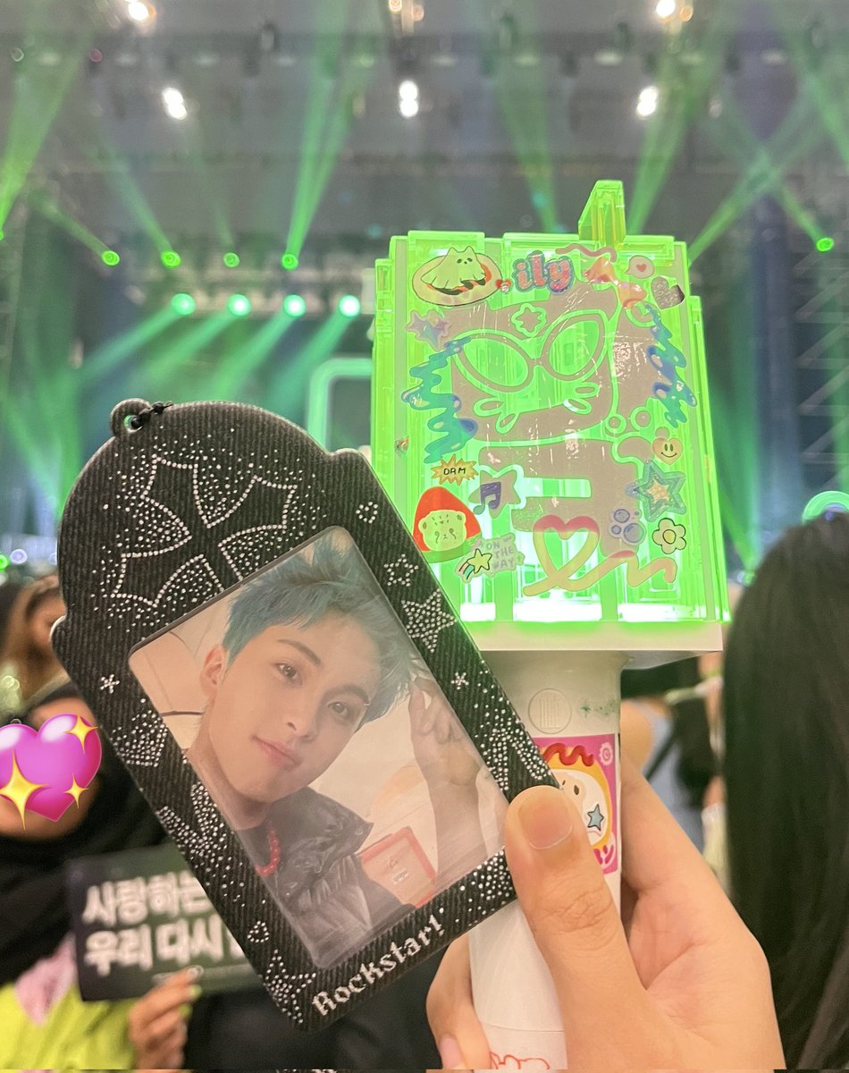morkiou's tweet photo. havent post anything abt tds2 in jkt here and its alrd been a week since then omg time flies 🥲 tds2 was such a fun fun show btw !!! i had a lot of fun honestly my heart soo full please take me baackkkk 💔 https://t.co/J2VYe3OPRc
