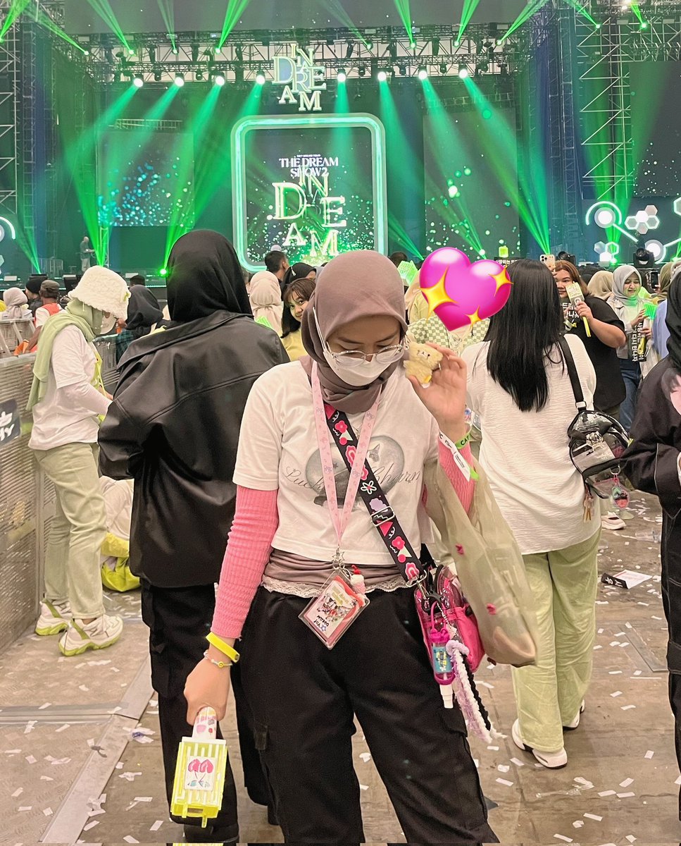 morkiou's tweet photo. havent post anything abt tds2 in jkt here and its alrd been a week since then omg time flies 🥲 tds2 was such a fun fun show btw !!! i had a lot of fun honestly my heart soo full please take me baackkkk 💔 https://t.co/J2VYe3OPRc