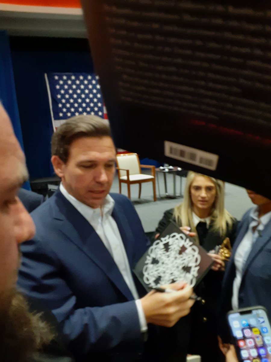 ICareHowAboutU's tweet photo. Photo of #DeSantis recieving #Snowflake w/ #Fascist written into th design.
@LPC_Florida @FlegWatcher #TakeAction #FloridaFightBack against #HB999 which impacts #HigerEducation in #Florida
#DeSantisIsAFascist
#DeSantisIsADangerToTheUSA #DeSantisDestroysFlorida
#FascistSnowflake https://t.co/w6ix6opVL1