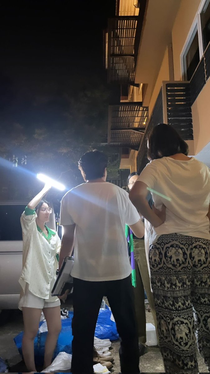 AofFanbase's tweet photo. A notícia que a maioria do fandom tava esperando. Tudo indica que o P'Aof, sua equipe e os EarthMix estão em Chiang Mai para as gravações de #OurSkyyx1000Stars. Nossos Phupa Tian estão voltando!!

#OurSkyy2 https://t.co/PlYTQPypbL