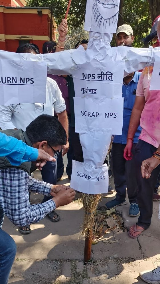 vatsps's tweet photo. आज समय का आवाहन है, समझो चलो हमारे साथ।
मिलकर अपनी बात रखेंगे, पूरी होगी अपनी बात।।
✊✊✊✊
#PMRestoreOPS
#ScrapNPS
#WedemandOPS https://t.co/EaVxN88OZj