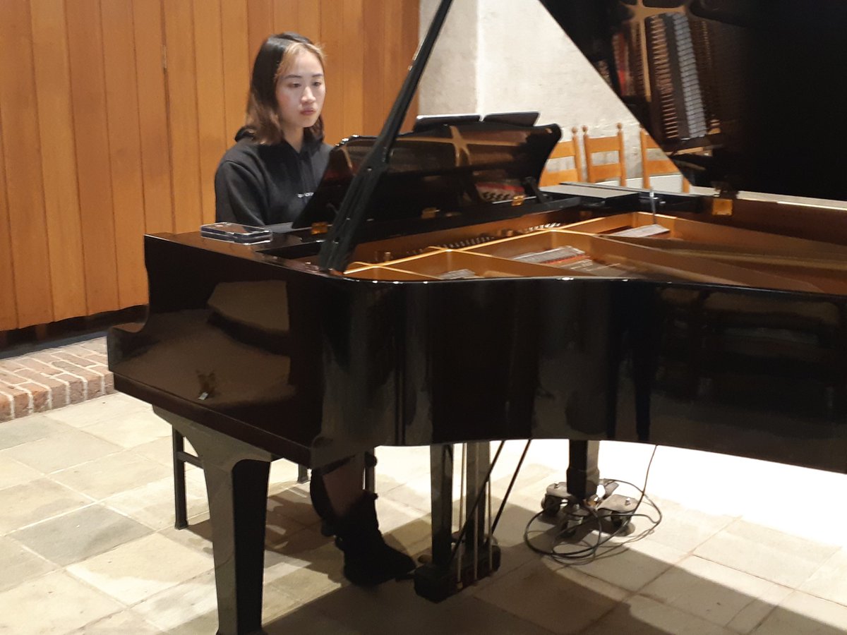CSOKOosterbeek's tweet photo. Het inspelen is begonnen... @yangyangcai @DeGelderlander @RenkumNieuws_NL @deRijnenVeluwe @vrijegeluiden @NPOKlassiek @ArtEZUniversity @phion_orkest @Podium_Klassiek https://t.co/OLQRI5wHTt