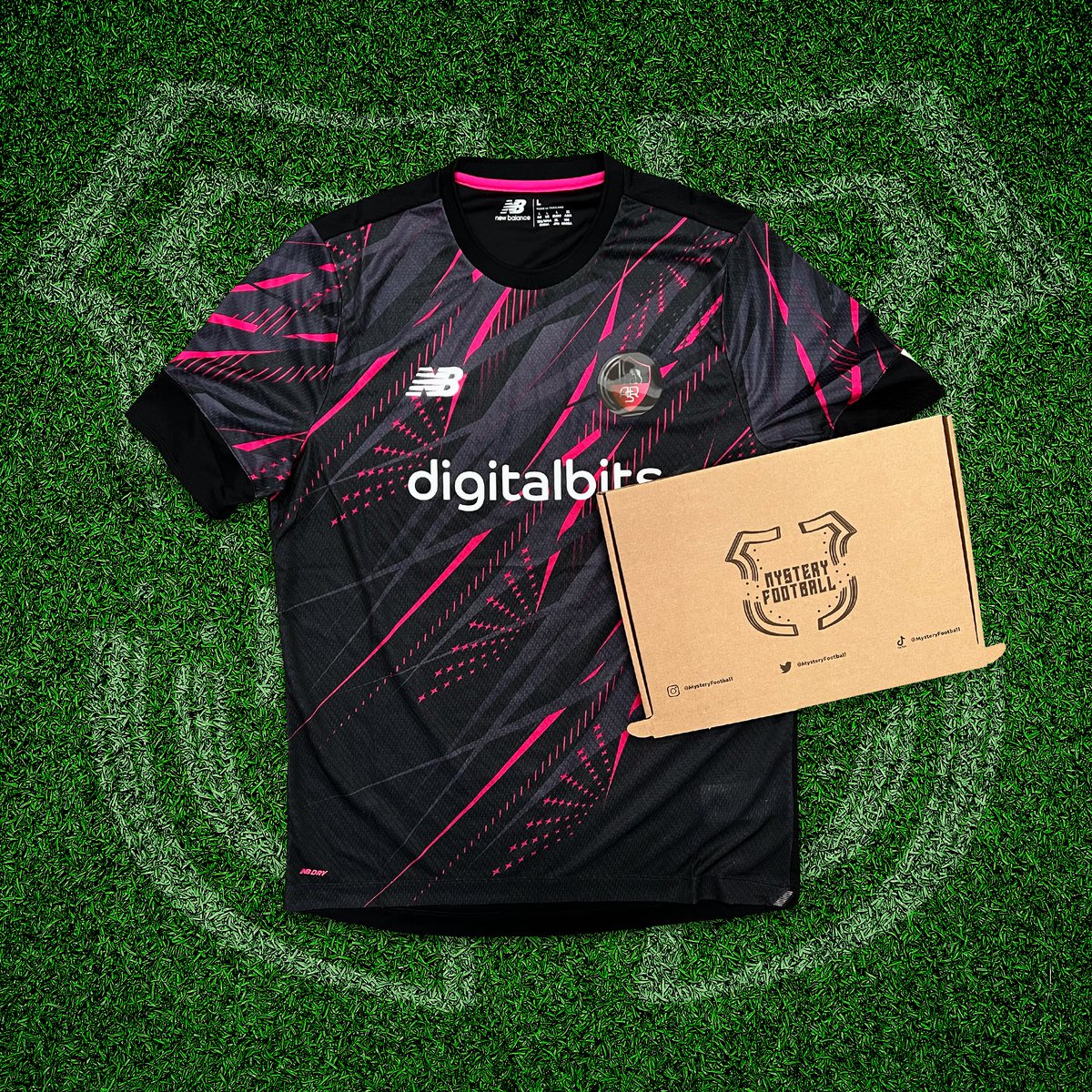mysteryfootball's tweet photo. If Bukayo Saka scores vs Fulham today, we will give away a Mystery Football shirt to one lucky follower! 🔴

To enter: 
1️⃣ RT this tweet
🤝 Follow us

Good luck! 🤞🏻 https://t.co/iQiqtDCGTj