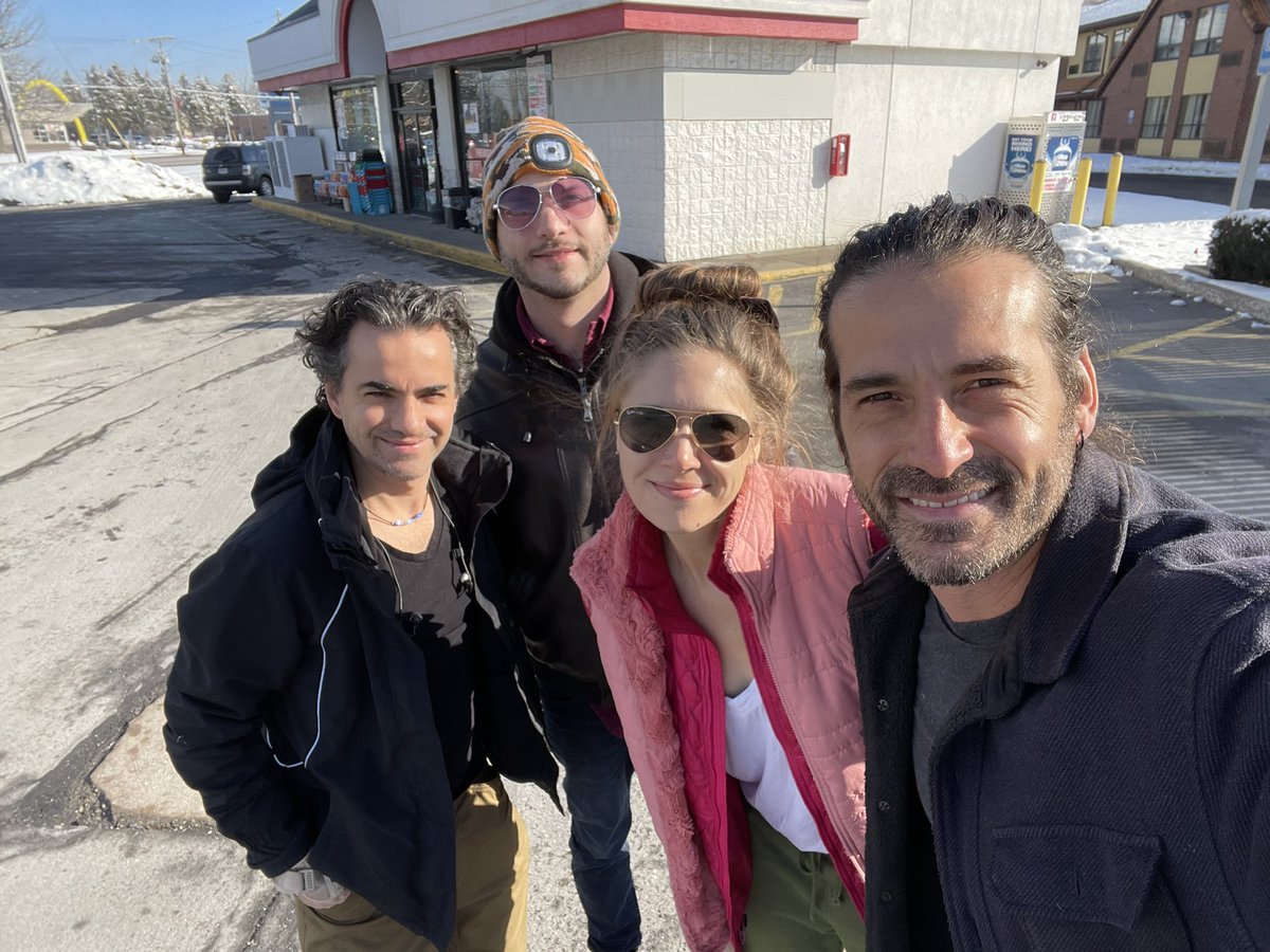 nice to be back on the road with these guys. ❤️ gonna try to gather this afternoon from the show starting around 4pm est!

adamezra.com/gathering-seri…