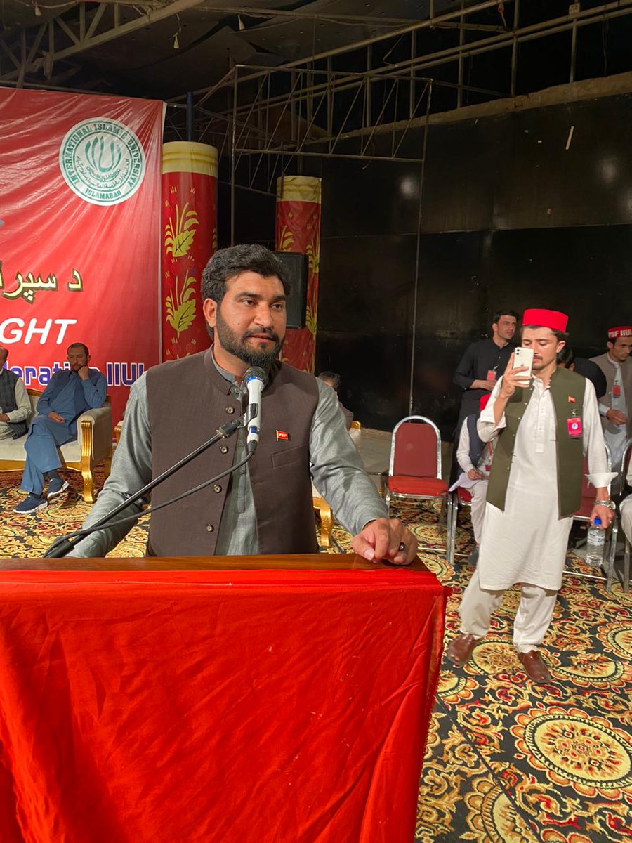 PSFMarkaz's tweet photo. او ذمه وارو ملګرو ويناوې وکړې۔
په دې موقع نوي منتخب شوي صدر ارسلان اجمل د ټولو مشرانو او ځوانانو مننه وکړه او وويل چې پي اېس اېف به تل د خپلې ژبې او کلتور د ودې لپاره هم دا رنګ دستورې روانې ساتي۔
#PSFIIUI https://t.co/ldOBKqwJ4k