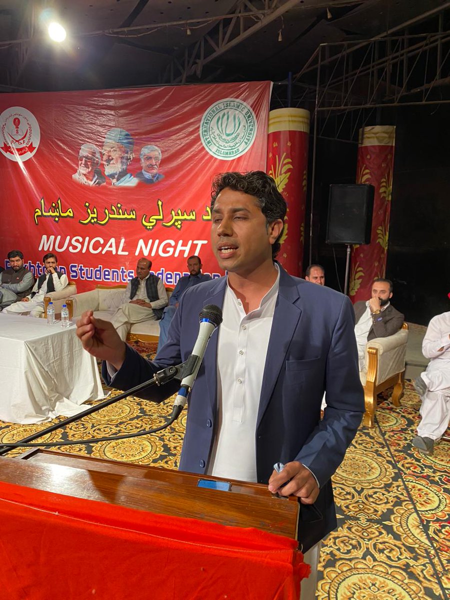 PSFMarkaz's tweet photo. او ذمه وارو ملګرو ويناوې وکړې۔
په دې موقع نوي منتخب شوي صدر ارسلان اجمل د ټولو مشرانو او ځوانانو مننه وکړه او وويل چې پي اېس اېف به تل د خپلې ژبې او کلتور د ودې لپاره هم دا رنګ دستورې روانې ساتي۔
#PSFIIUI https://t.co/ldOBKqwJ4k