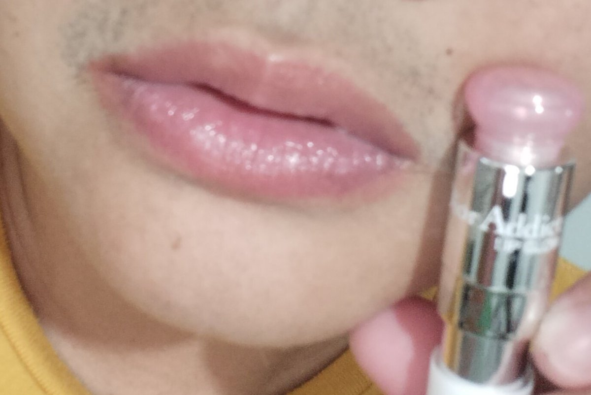 olivercasincad's tweet photo. Winner ang Dior Addict Lip Glow Pink 001... Nakaka moisturize ng lips...

#IaDIORyou https://t.co/WS6m70m130