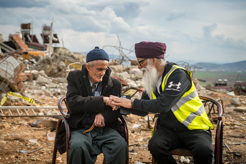 RaviSinghKA's tweet photo. Language isn't a problem when we reach out to each other, it's our prejudices which are the barriers. 

This #Turkish elder was sitting in front of fallen houses in the Turkish city of #Kahramanmaraş

We shared our grief at the loss of life. We didn't need to speak… #Türkiye https://t.co/U3bNgfFFyu