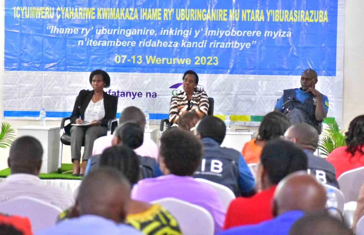 RwandaEast's tweet photo. Mu Karere ka Kayonza hateraniye inama Nyunguranabitekerezo ku kwimakaza ihame ry'uburinganire mu Ntara y'Iburasirazuba, yateguwe n'Intara ku bufatanye na @GenderMonitorRw n'abandi, mu rwego rwo gusoza icyumweru cyahariwe kwimakaza ihame ry'uburinganire. #GADEasternProvince2023 https://t.co/jesJ3dEWnN