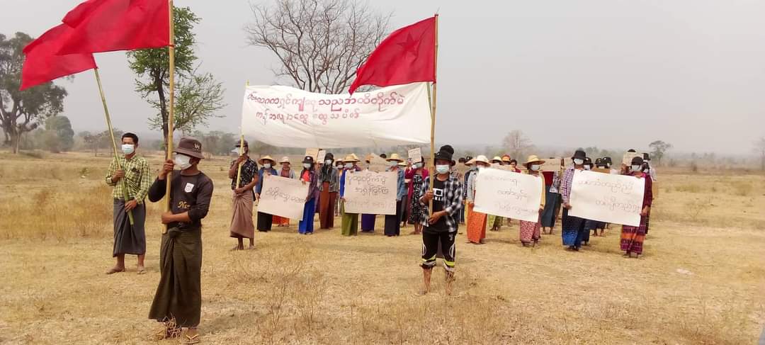 KLP_Burma's tweet photo. "စစ်အာဏာရှင်ကျဆုံးသည်အထိတိုက်မဲ့
ကန့်ဘလူအထွေထွေသပိတ်"

စစ်ကိုင်းတိုင်း ကန့်ဘလူမြို့နယ်ရှိ ကျေးရွာတစ်ရွာတွင် ပြည်သူများ စုပေါင်း၍ ယနေ့ မတ် ၁၂ ရက်နေ့တွင် စစ်အာဏာရှင် ဆန့်ကျင်ရေးသပိတ်ချီတက်ခဲ့ကြပါတယ်။

@POTUS #Sanction_MOGE 

#WhatsHappeningInMyanmar https://t.co/WveqoiE7qL
