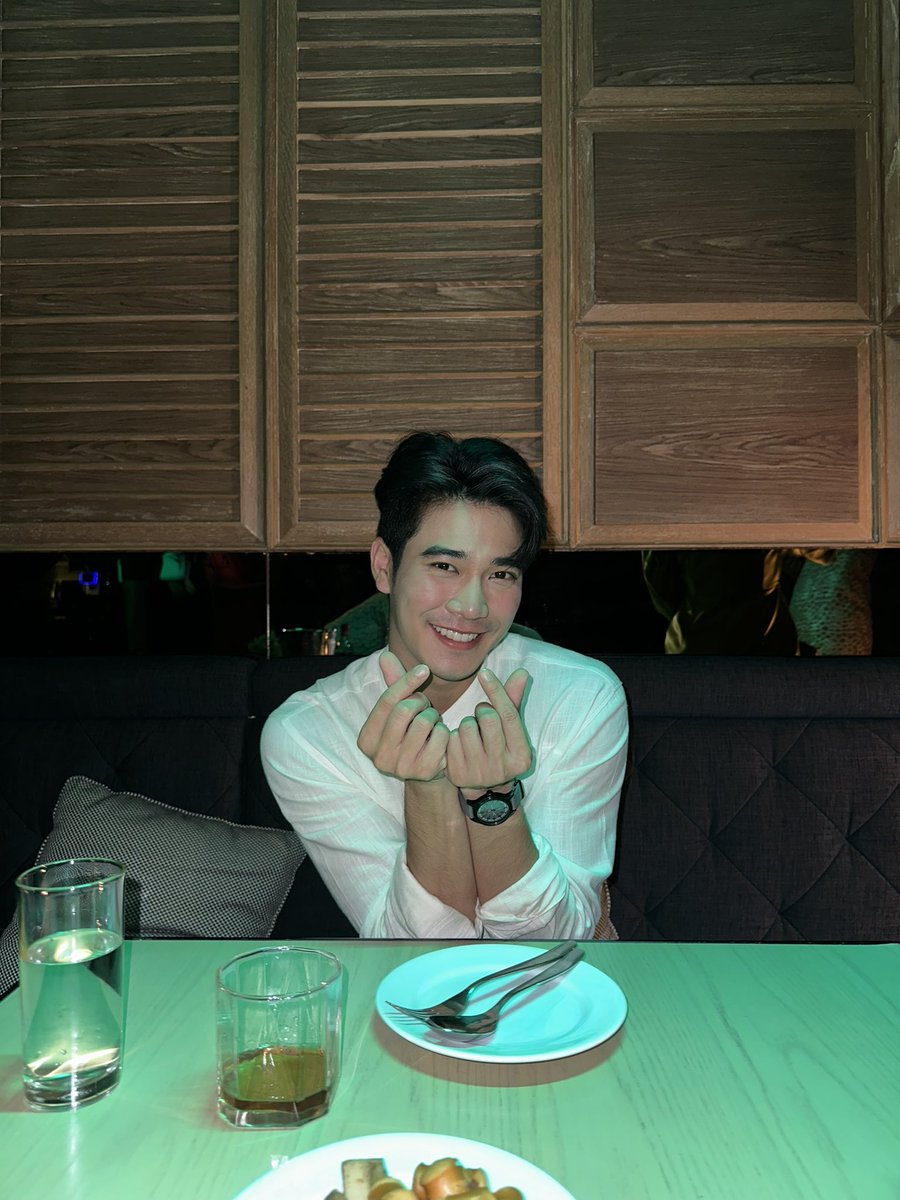 prapye1's tweet photo. คืนนี้มาเอาใจช่วยกันด้วยนะคะ ปล. แจกรูป unseen @euroyotsawat ค่าาา เค้าเมากรุ่มกริ่มอยู่นะ>///<  #ฮักหลายมายเลดี้ตอนจบ https://t.co/zuoQ2lJ5vd