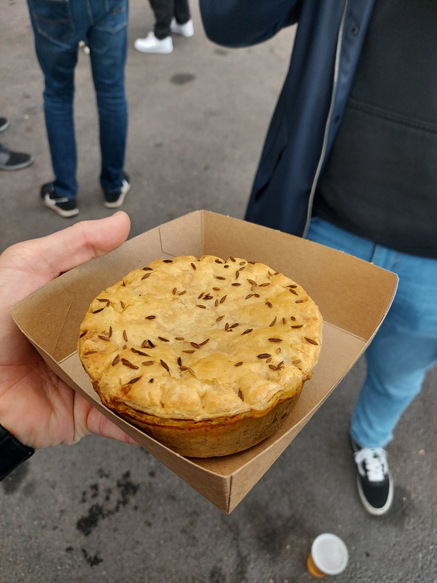 Pie @ West Ham, 9.5£ with a pint. <a href="/FootyScran/">Footy Scran</a>