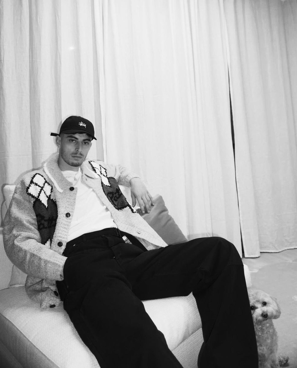 kaihavertz29's tweet image. Always got my body guard with me 🐾