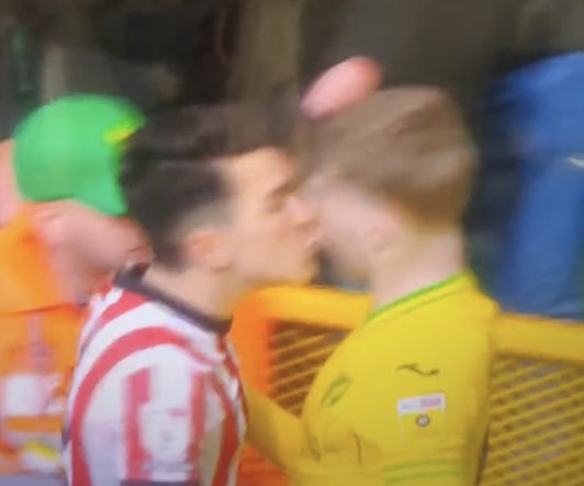 StokeyyG2's tweet photo. Last Month Luke O’Nien gave a Bristol City player a piggy back

This month he’s kissed a Norwich player

This man is pure entertainment 🤣 https://t.co/ZdYdcFEsm4