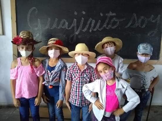 #YoVotoXTodos por la 📝
Educación de nuestros niños#EducadoresCamagueyanos #CubaMined. <a href="/CeliaGretel/">Gretel Moya Trobajo</a> <a href="/escuredo_mercy/">María Mercedes Escuredo Olazabal</a> <a href="/elsa_ena/">Ena Elsa Velázquez Cobiella</a> @JorgeLuisPerd20 <a href="/CubaMined/">MINED</a>