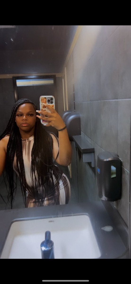 YYionnee tweet picture