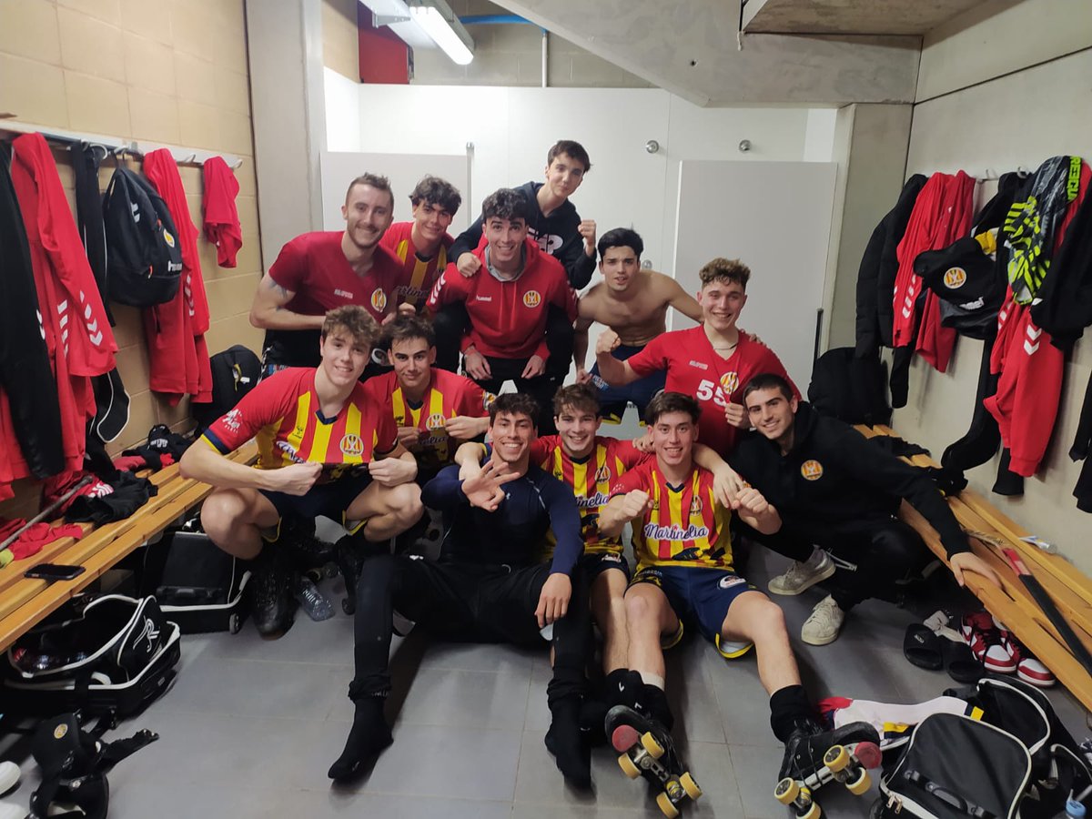 Victòria ahir en una nova jornada de la OKLliga Plata!

Nois, sou molt molt GRANS!

Mil gràcies!

#clubpatimanlleu #martineliaclubpatimanlleu #hoqueimanlleu #hoqueipatins #hoquei #hockeypatines #hockey #manlleu #okpatins #oklliga #okliga #manlleuhoquei