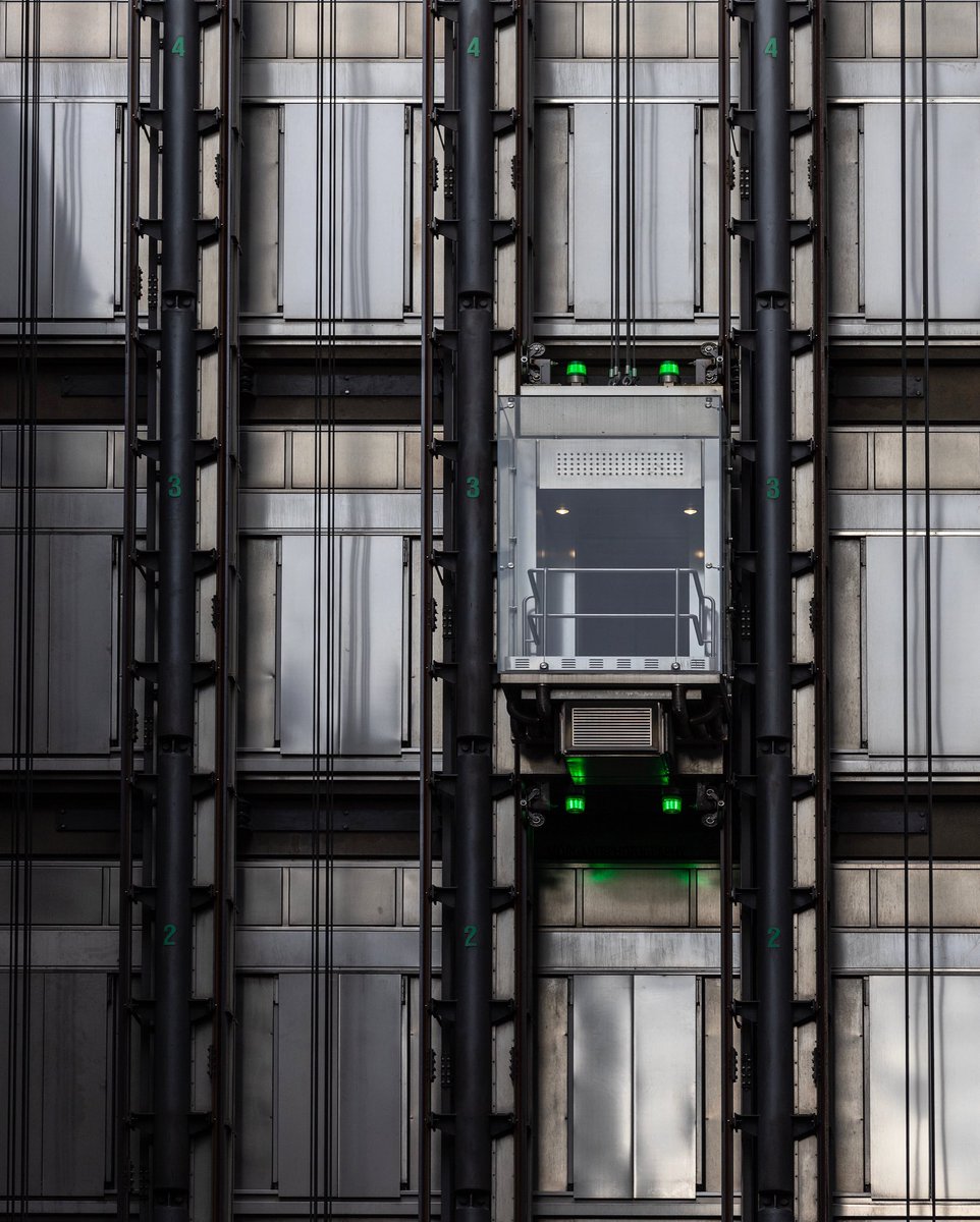 #lloydsbuilding #insideoutbuilding #hightecharchitecture #richardrogers #insideout #industrial #industrialdesign #industrialphotography #landscape #londonarchitecture 
#architecture #urbanlandscapephotography #landscapearchitecture #architecturelandscape #avantgarde #metal