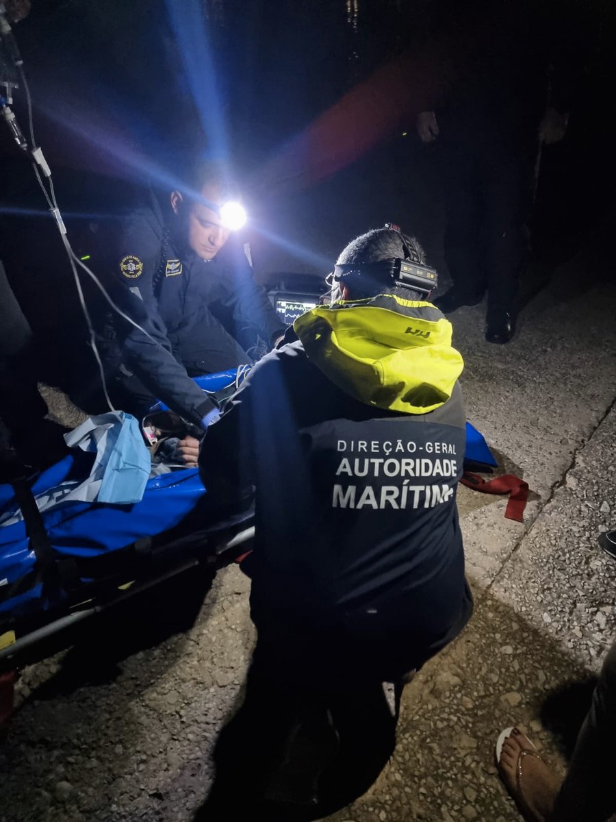 amn_portugal's tweet photo. Foi ontem resgatado um homem de 60 anos que sofreu uma queda acidental numa zona rochosa junto ao heliporto da ilha da #Culatra, em #Olhão
https://t.co/MXeKLXRtt6
#AMN #PolíciaMarítima #INEM https://t.co/OqHucbP673