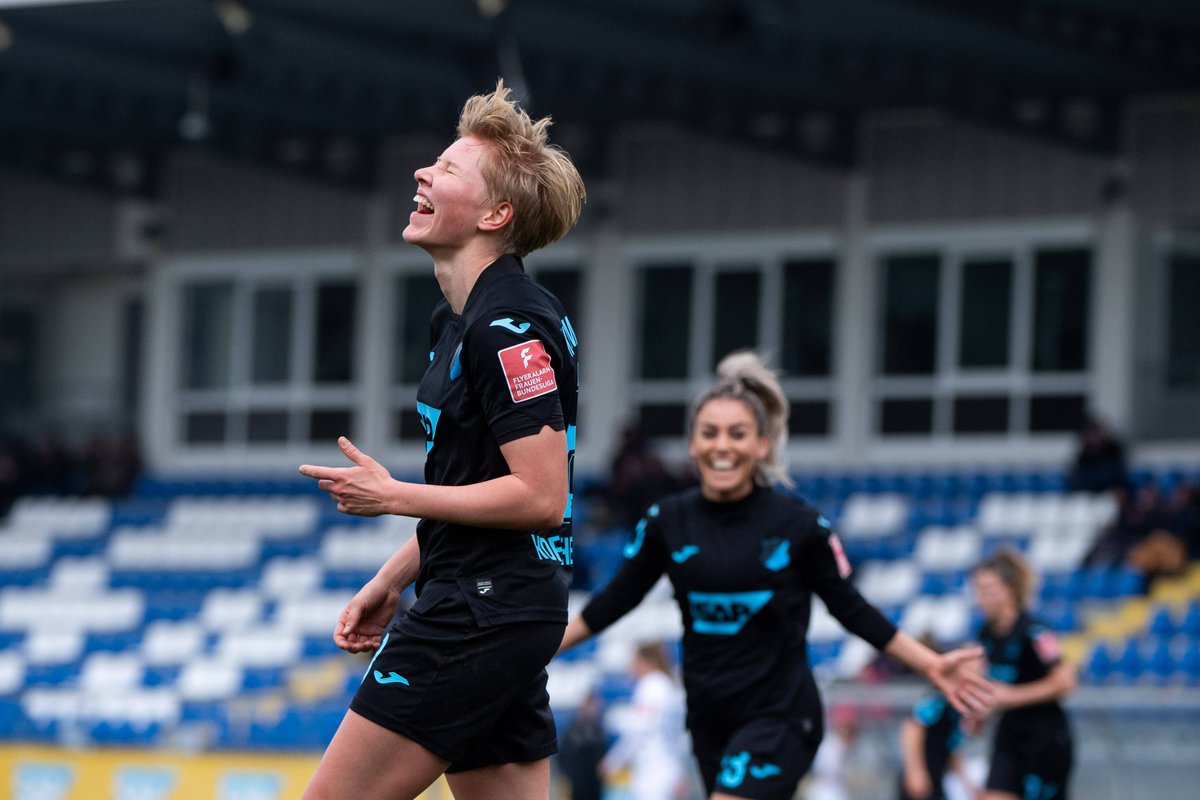 HoffeFrauen's tweet photo. Vielen Dank auch an 3⃣.0⃣0⃣0⃣ Follower hier auf Twitter! 😍🙏
#TSGHoffenheim #TSGFrauen #TSGSVM #DieLiga https://t.co/gqiHyfGCv0