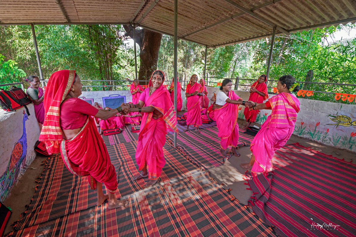 Shital_More77's tweet image. आजीबाईंच्या शाळेतील मजा मस्ती 😊
#SchoolLife #education #NoAgeToLearn