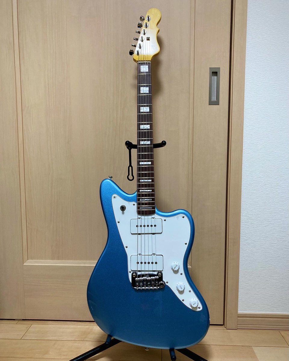 leicudelia's tweet photo. G&amp;L DOHENY

G&amp;Lのジャズマスターを購入

実に20年ぶりにギターを買いました。
通勤ルートにある楽器店で見かけて、気になって調べまくって……ついに購入。

おうち時間が増えてきた今日この頃。
色々練習しよう。

#DohenyGuitar #glguitars #GandL #GnL #LeoFender #FenderAvenue #Fullerton https://t.co/TsngBLjAd7