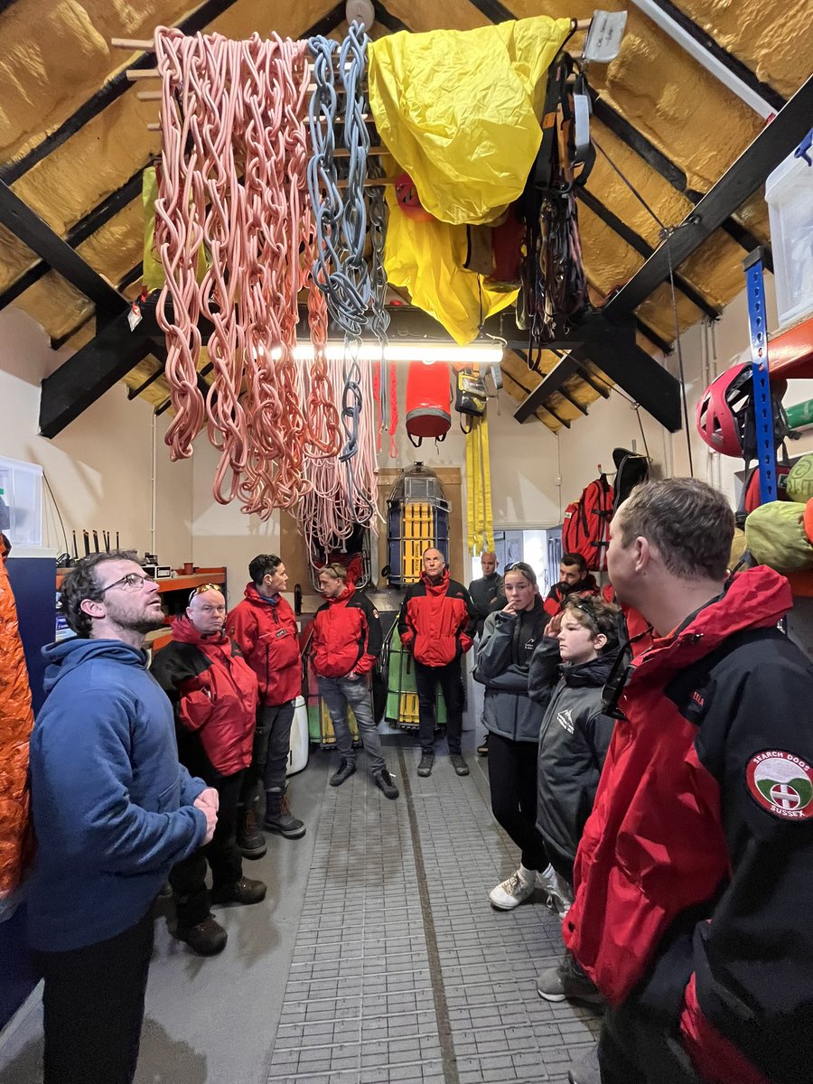 SDSussex's tweet photo. The red jacket family are the same across the UK. Today we visited @LlanberisMRT who welcomed some of our visiting team members. #onefamily https://t.co/pHswUBXnHF